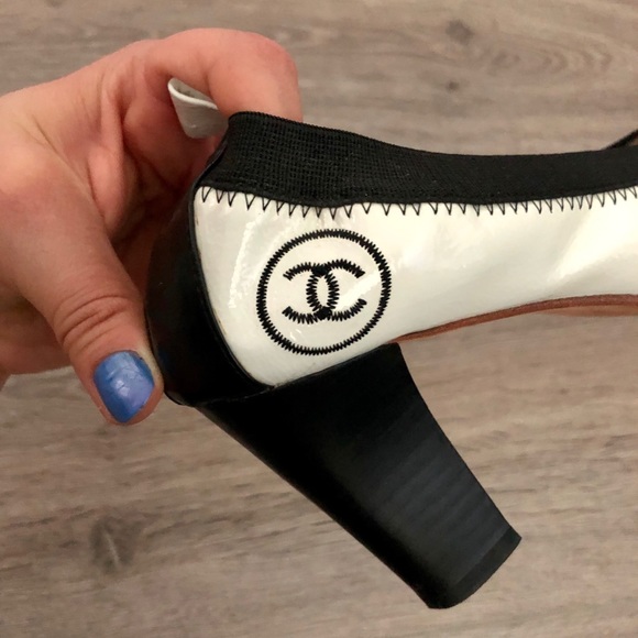 Authentic Chanel heels 👠 ❤️ - Picture 3 of 6